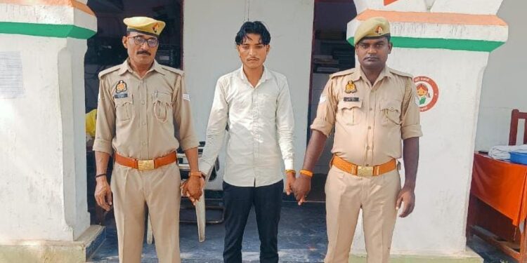 *थाना ठठिया पुलिस द्वारा बलात्कार की घटना करने वाले वाँछित अभियुक्त को 24 घण्टे में गिरफ्तार कर भेजा गया जेल ।*