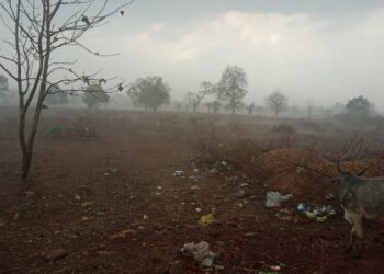 तेज आंधी तूफान के साथ शुरू हुई रिमझिम बारिश