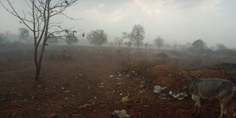 तेज आंधी तूफान के साथ शुरू हुई रिमझिम बारिश