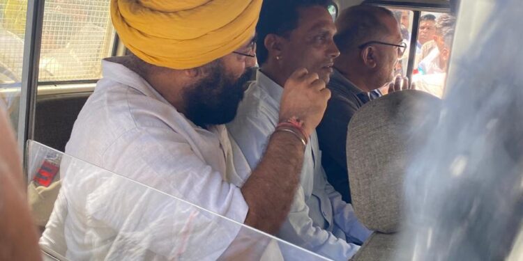 पिपरिया में गेहूं खरीदी में हुए घोटाले में वरिष्ठ भाजपा नेता नवनीत नागपाल,पूर्व भाजपा विधायक पुत्र सहित आठ आरोपियों को हुई 7-7 वर्ष की सश्रम कारावास की सजा,प्रथम अतिरिक्त सेशन न्यायाधीश कैलाश प्रसाद मरकाम की अदालत का ऐतिहासिक फैसला..देखे VIDEO