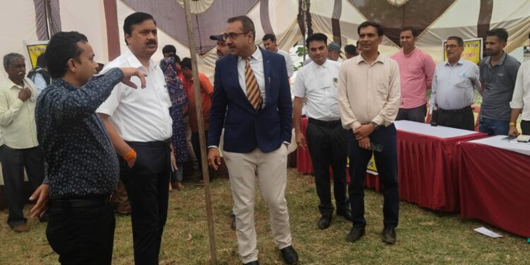 नेशनल लोक अदालत का दीप प्रज्वलित कर हुआ शुभारंभ किया गया,25 खंडपीठ द्वारा लगभग 421 केसेस का किया गया निराकरण