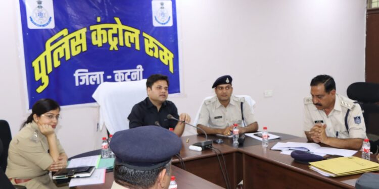 पुलिस अधीक्षक अभिजीत रंजन द्वारा पुलिस लाइन पुलिस कॉन्फ्रेंस हॉल में मासिक अपराध समीक्षा की बैठक आयोजित की गई।*