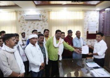 धर्मश्री तिराहा से भोपाल रोड तक बाईपास रोड के भूमि उपलब्ध कराने के लिए भू- स्वामियों ने कलेक्टर को सौंपा सहमति पत्र