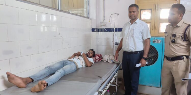 एसपी ने आदिवासी युवक के जहर खुरानी मामले को लिया गंभीरता से,पिपरिया पुलिस ने देर रात दर्ज किया मामला! घटना के पीछे बैंक लोन हड़पने की बात आ रही सामने,पुलिस पर सुनवाई नहीं करने का गंभीर आरोप…..