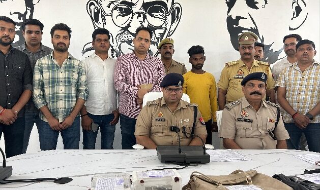 एस0ओ0जी0/सर्विलान्स टीम/कोत0 छिबरामऊ पुलिस द्वारा थाना छिबरामऊ व थाना सौरिख क्षेत्र में छिनैती की घटना करने वाले 02 अभियुक्तों को किया गिरफ्तार, कब्जे से 03 अदद मोबाइल, 02 अदद लेडीज अंगूठी, 01 जोङा झाला, 01 अदद आधार कार्ड, 01 अदद पैनकार्ड, 02 अदद ATM कार्ड, 05 अदद चाबी, व 10,102/- रूपये नगद बरामद हुए ।*