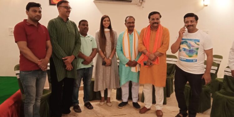 धरना स्थल पर आपराधिक तत्वों की उपस्थिति व लोक तंत्र राष्ट्रीय मुद्दों पर भाजपा, कांग्रेस, व आम जनता की बैठक