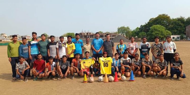 राज्य स्तरीय रग्बी प्रतियोगिता के लिए नर्मदापुरम रग्बी एसोसिएशन द्वारा टीम का चयन किया गया