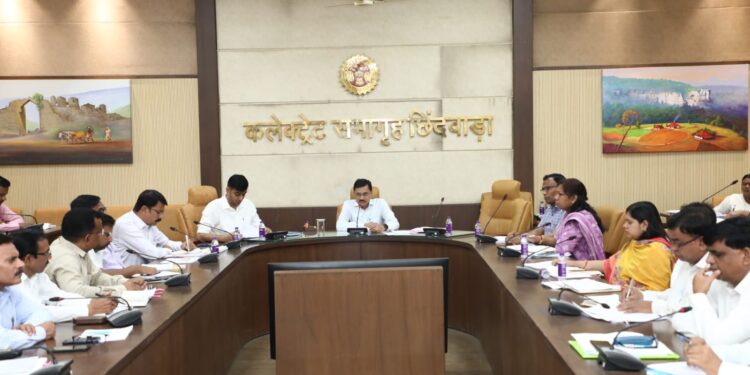 *शिकायतों के निराकरण में छिंदवाड़ा जिला टॉप 3 में*  *पुलिस और नगर पालिक निगम छिंदवाड़ा प्रदेश में अव्वल*