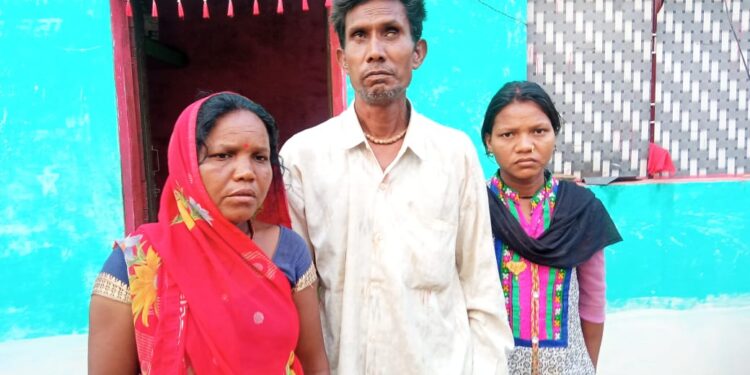 लडकी की खोज कराने हेतु पुलिस अधीक्षक को दिया आवेदन