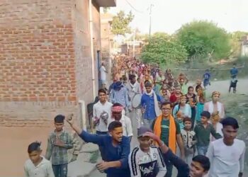 भागवत कथा के प्रथम दिन कलश यात्रा का किया गया आयोजन