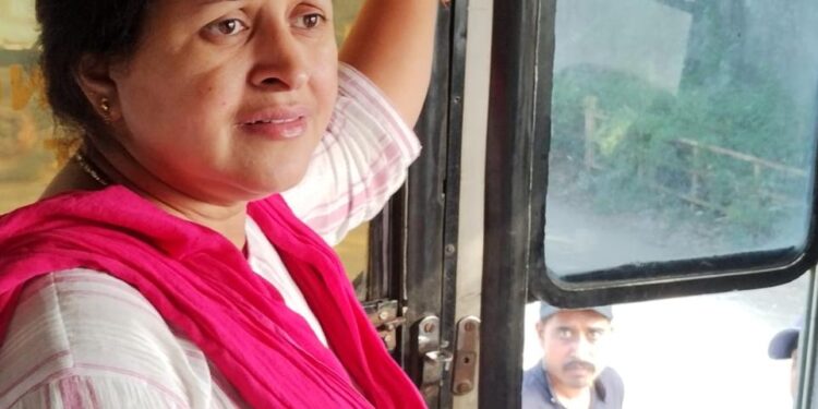 सड़क पर दौड़ती मौत को दावत देती जर्जर बस आरटीओ ने पकड़ी!उठे सवाल कैसे दिया फिटनेस?नर्मदापुरम आरटीओ ने सीहोर आरटीओ को बस का फिटनेस निरस्त करने के लिए लिखा पत्र..