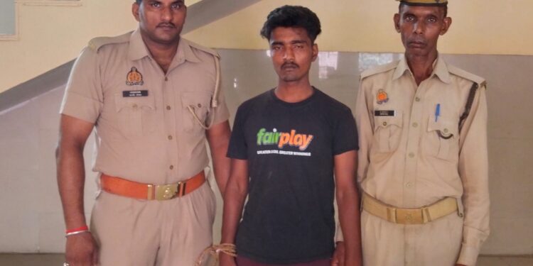 *थाना कन्नौज पुलिस द्वारा थाना क्षेत्र में भिन्न-भिन्न चोरी की घटनाओं को अंजाम देने वाले शातिर चोर को किया गया गिरफ्तार, कब्जे से चोरी का माल बरामद।*