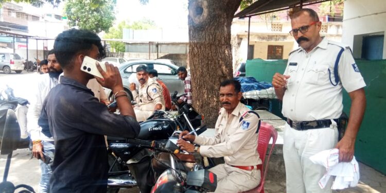कटनी कोतवाली पुलिस वाहन चेकिंग कार्यवाही