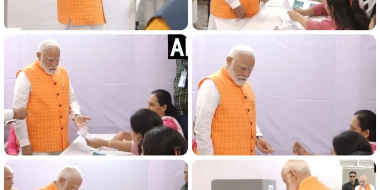 देखिऐ प्रधानमंत्री नरेंद्र मोदी ने लोकसभा चुनाव 2024 के लिए गुजरात के अहमदाबाद में एक मतदान केंद्र में अपना वोट डाला।  केंद्रीय गृह मंत्री अमित शाह भी मौजूद रहें। VIDEO