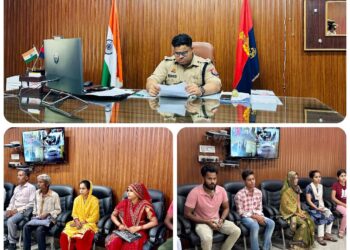 *पुलिस अधीक्षक कन्नौज अमित कुमार आनन्द द्वारा जनता दर्शन में आये फरियादियों की समस्याएं/शिकायतों को सुना गया ।*