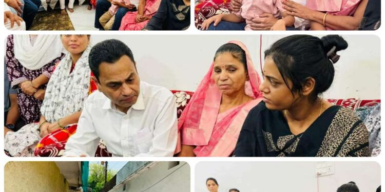 *शहीद विक्की पहाड़े को श्रद्धांजलि देने पहुंचे सांसद नकुलनाथ*  *परिवारजनों से की मुलाकात, ढांढस बंधायातीन दिवसीय प्रवास पर छिंदवाड़ा पहुंचे नकुलनाथ*