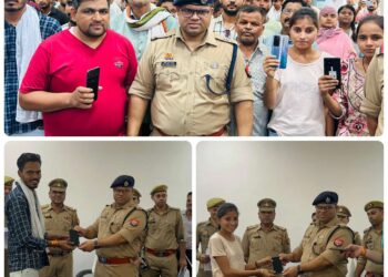 *सर्विलान्स सेल साइबर क्राइम थाना कन्नौज के द्वारा खोए हुए 240 मोबाइल (अनुमानित कीमत लगभग 40 लाख रूपये) बरामद कर उनके मालिकों को सुपुर्द किये गये।*