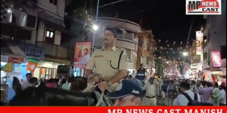 उज्जैन घोड़े पर सवार होकर निकले कलेक्टर एसपी , निर्भीक होकर मतदान करने का दिया संदेश