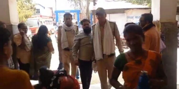 कटनी पुलिस की कार्रवाई : जिला बदर का आरोपी शहर में घुमते मिला, विशेष अभियान के तहत जिला बदर आदेश का उल्लंघन करने वाले आरोपियों धरपकड* VIDEO