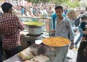 56 दुकान पर मतदाता के लिए पोहे…वोटिंग कर आने वालो के लिए फ्री देखे VIDEO