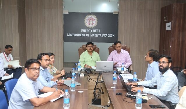 बगैर जरूरी कारण बिजली आपूर्ति बंद होने पर होगी कार्रवाई-ऊर्जा मंत्री श्री तोमर ऊर्जा मंत्री ने की बिजली ट्रिपिंग और मेंटीनेस की समीक्षा
