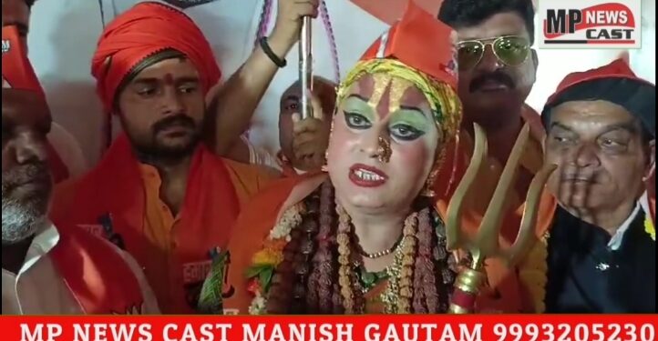 बीजेपी में शामिल हुई किन्नर महामंडलेश्वर हिमांगी सखी बीजेपी पदाधिकारियों ने हिमांगी को करवाई ज्वाइनिंग