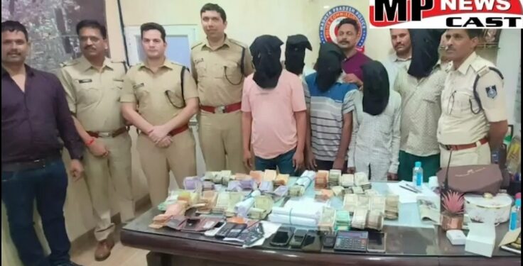 इंदौर खजराना इलाके में कल रात सट्टे के अड्डे पर छापे के बाद खजराना थाना प्रभारी सस्पेंड देखे VIDEO