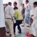कमीशन के चक्कर में नगर पालिका के ठेकेदारों के बीच जूता बाजार का वायरल VIDEO