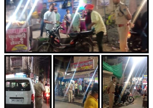 नो पार्किंग में खड़े वाहनों के कटे चालान, दुकान संचालको को व्यवस्थित वाहन पार्किंग करवाने की दी हिदायत