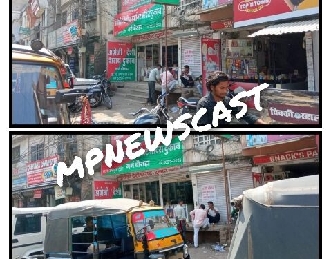 प्राशासन का भय लोगो से खत्म, गर्ग चौराहे शराब दुकान के बाहर आराम से बैठ कर पी जा रही शराब