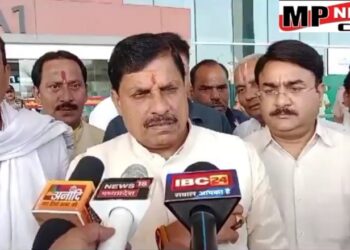 ग्वालियर  CM डॉ मोहन यादव पहुंचे राजमाता माधवी राजे की अंत्येष्टि में शामिल होने, निधन पर जताया गहरा दुख, देखें VIDEO