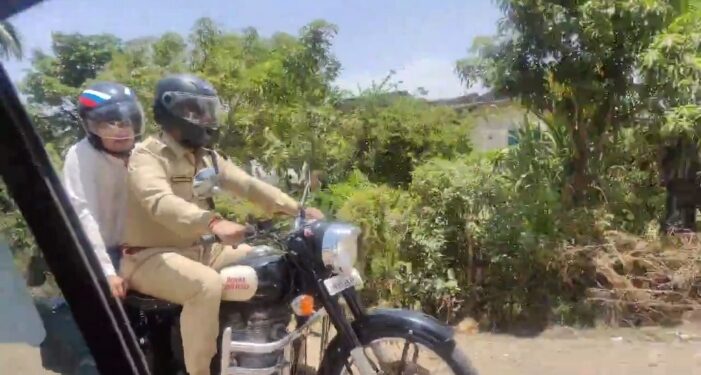 बाइक पर निकले उज्जैन कलेक्टर और एसपी, पंचकोशी यात्रा के पड़ावों का भ्रमण कर व्यवस्थाओं का ले रहें जायजा VIDEO
