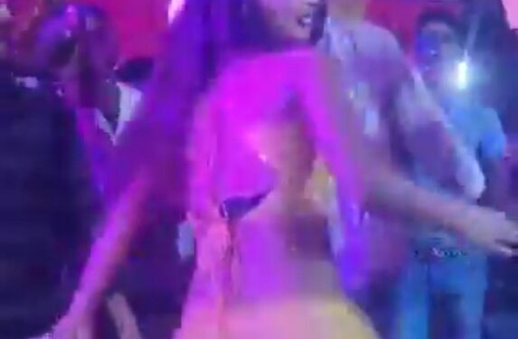 प्रधान का बार बालाओं के साथ नाचते वीडियो वायरल ग्राम प्रधान सरकारी रुपयों को उड़ा रहा