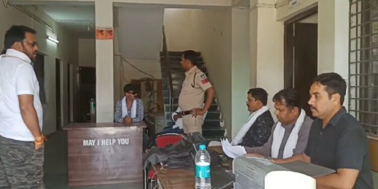 अमानगंज नगर परिषद अध्यक्ष सारिका खटीक रिश्वत लेती रंगे हाथों गिरफ्तार