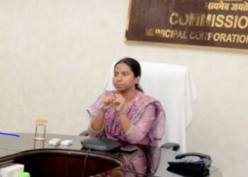 *समय पर कार्यालय नहीं पहुॅंचने वाले अधिकारियों कर्मचारियों का कटेगा वेतन – निगमायुक्त प्रीति यादव*