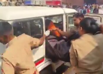 मस्जिद के अंदर युवती की हत्या। कपड़े अस्त–व्यस्त मिले। दोपहर 3 बजे जब नमाजी पहुंचे तो उन्हें लाश पड़ी मिली। युवती की पहचान नहीं हो सकी है।