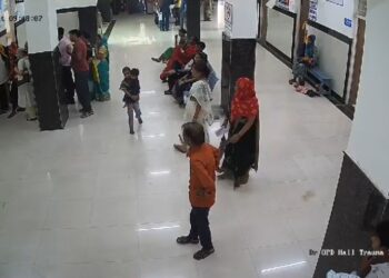 मरीज के पति ने फोड़ा डॉक्टर का सिर, इस बात पर चढ़ा था पारा, हमले का CCTV