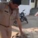 *खाकी का ये रूप देख दिल को मिला सुकून ये वीडियो सोशल मीडिया पर तेजी से वायरल है*