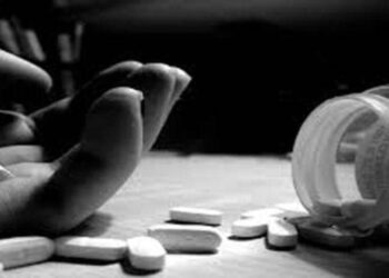 बेटा-बेटी को जहर पिलाकर मां ने खुद भी पिया, इलाज के दौरान मां की मौत, बच्चे गंभीर,