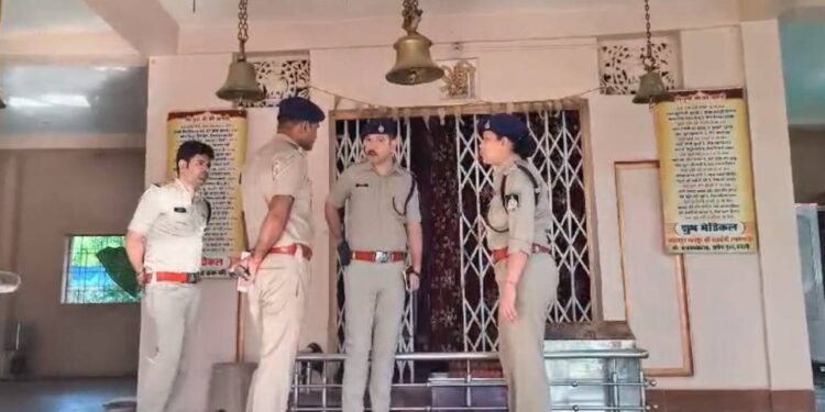 देवी मंदिर के पुजारी की हत्या: खून से लथपथ मिली लाश