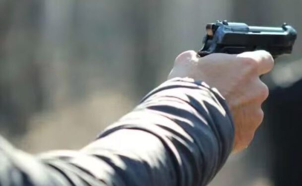 पति ने पत्नी को गोली मारकर उतारा मौत के घाट, आरोपी फरार