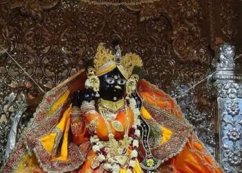 *ठाकुर बांके बिहारी की कृपा*  *एक बार तो बांके के हो जाओ*