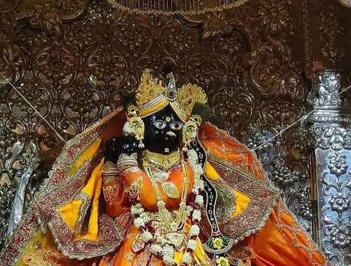 *ठाकुर बांके बिहारी की कृपा*  *एक बार तो बांके के हो जाओ*