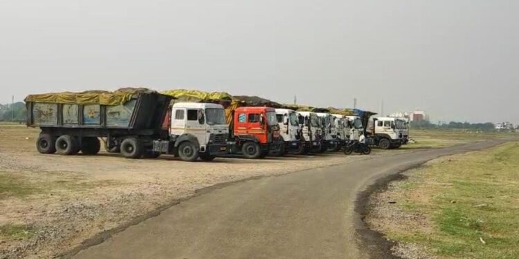 पुलिस अधीक्षक श्रीमती निवेदिता गुप्ता ने रात्रि में किया आकस्मिक भ्रमण। भ्रमण के दौरान अवैध रुप से कोयला, रेत व राखड़ का परिवहन कर रहे 50 वाहन जप्त VIDEO