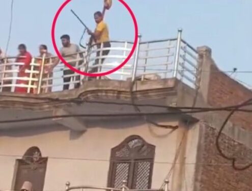 गोलगप्पे खाने को लेकर हुई ताबड़तोड़ फायरिंग, इतनी बमबाजी हुई की पूरा इलाका धुआं-धुआं हो गया, देखें  VIDEO