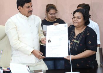 मध्यप्रदेश के तीन आवेदकों को मिले भारतीय नागरिकता प्रमाण पत्र (CAA) के अंतर्गत