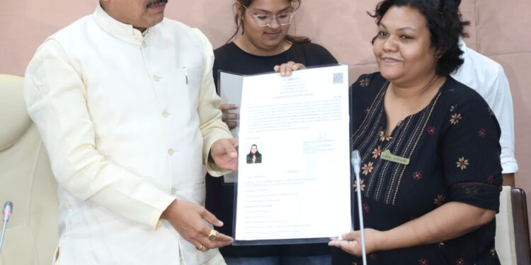 मध्यप्रदेश के तीन आवेदकों को मिले भारतीय नागरिकता प्रमाण पत्र (CAA) के अंतर्गत