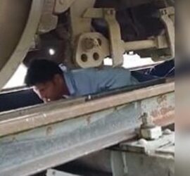 प्रेशर लीक होने से पुल के बीच में फंस गई थी ट्रेन,