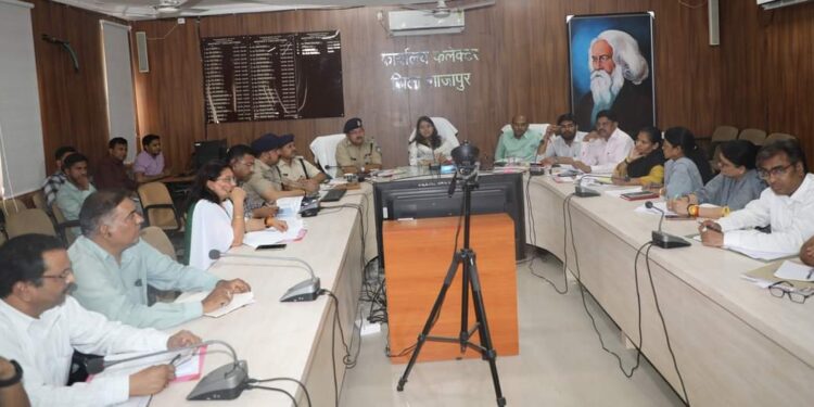 बाढ़ से बचाव के लिए नदी-नालों की सफाई कराएं- कलेक्टर सुश्री बाफना