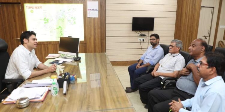 प्राईवेट रेडियोलाजिस्ट डाक्टरों ने कलेक्टर से भेंट कर जिला चिकित्सालय में सोनोग्राफी करने की निःशुल्क सेवांए देने की दी सहमति बुधवार, गुरूवार, शुक्रवार व शनिवार को आधे घंटे निःशुल्क सोनोग्राफी करेंगे प्राईवेट रेडियोलाजिस्ट